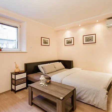 Parlament Nest Apartment *